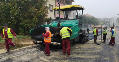Stire din Eveniment : Asfaltările în cartierele Baba Novac și Compozitori continuă în ritm alert