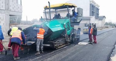 Asfalt pe încă o stradă din cartierul Compozitorilor