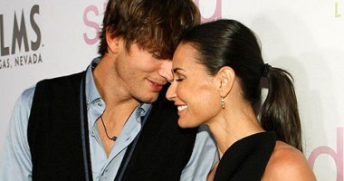 Stire din Monden : Demi Moore divorțează de Ashton Kutcher