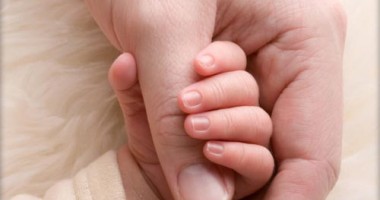 Cine nu poate fi asistent maternal