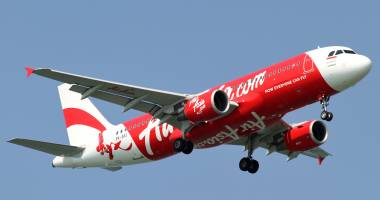 Stire din Actualitate : Piloții avionului AirAsia probabil au efectuat o amerizare, dar aeronava s-a scufundat