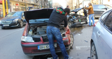 Stire din Eveniment : Veste bună pentru șoferii care își fac polițe RCA la final de an