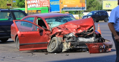 Stire din Economie : Piața asigurărilor auto, în impas. Despăgubiri record acordate în 2016 victimelor accidentelor rutiere