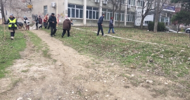 FOTO. Asistații social, scoși la curățenie pe faleze și pe plaje - 2