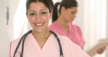 Pe poziții! Asistentele medicale vor condiții mai bune