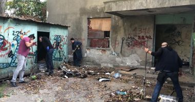 Stire din Social : Angajații Direcției de Asistență Socială au făcut curat în jurul creșelor