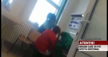 Stire din Social : VIDEO / ȘOCANT. Scene revoltătoare. Copil chinuit în spital de trei asistente