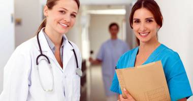 Stire din Sănătate : Asistenții medicali fără licență își pot echivala studiile