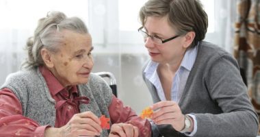 Stire din Social : Asistenții sociali cu drept de liberă practică pot beneficia de vechime în muncă