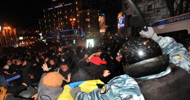 Stire din Actualitate : NATO condamnă ferm violențele de la Kiev