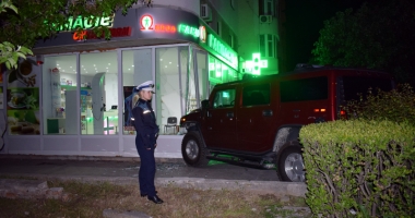 VIDEO. A spulberat totul în cale și a intrat cu mașina într-o farmacie, mort de beat. "Duceți-vă dracului. Am făcut foarte bine ce am făcut" - 7