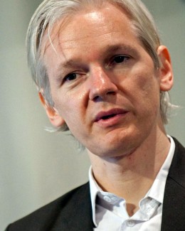 Stire din Actualitate : Julian Assange  a depus plângere  în Germania