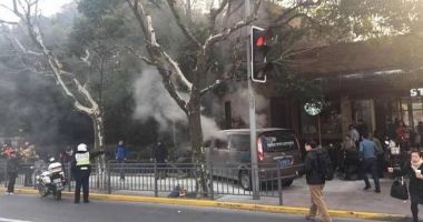 Stire din Actualitate : O camionetă a intrat într-un grup de pietoni! Sunt cel puțin 18 răniți