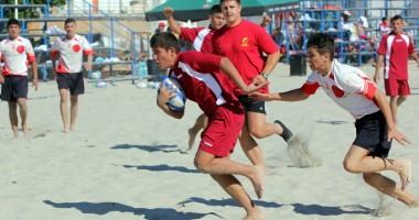 Stire din Sport : Astăzi, start al Turneului Oval 5 Beach Rugby România