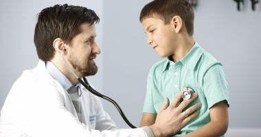 Stire din Sănătate : Crizele de astm la copii se înmulţesc primăvara