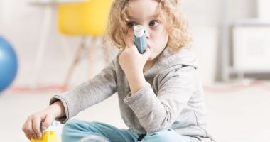 Informarea și medicația corectă, esențiale în cazul copilului cu astm