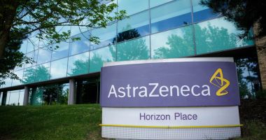 AstraZeneca anunță că reduce cu 60% numărul de doze de vaccin livrate către UE