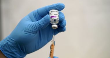 Stire din Social : A început vaccinarea cu vaccinul AstraZeneca