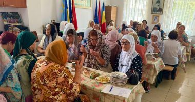 Stire din Social : Femeile din UDTTMR au pregătit și au împărțit în comunitate tradiționalul desert Aşure