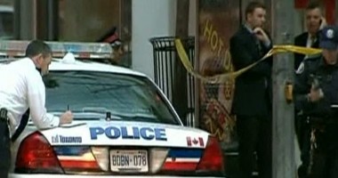 Stire din Actualitate : Atac armat într-un centru comercial din Toronto: Un om a murit și șapte au fost răniți