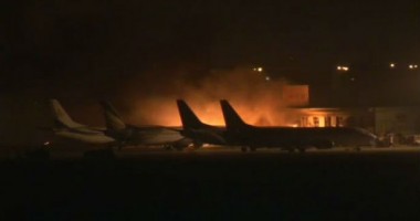 Stire din Actualitate : Atacul de la aeroportul din Karachi, revendicat de talibanii pakistanezi