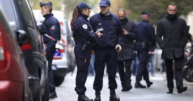 Stire din Actualitate : FOTO și VIDEO! MASACRU ÎN PARIS! 12 morți într-un atac cu arme Kalașnikov, la un ziar. Franța, în alertă teroristă maximă - UPDATE