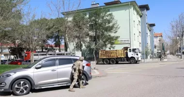 Stire din Actualitate : Atac sângeros într-un liceu. Un tânăr a tras la întâmplare asupra elevilor și profesorilor, apoi s-a sinucis