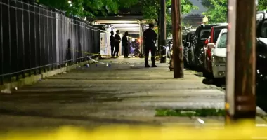 Atac armat în Brooklyn. Cel puţin opt persoane, inclusiv patru copii, au fost împuşcate