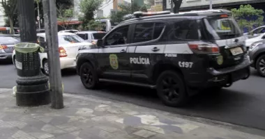 Stire din Actualitate : Un adolescent de 13 ani a deschis focul într-o școală și a împușcat mortal două persoane