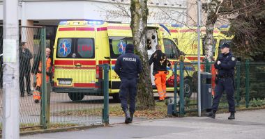 Stire din Actualitate : Un copil a murit și alte 7 persoane sunt rănite, după ce au fost atacate de un tânăr, la școală