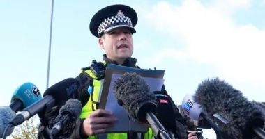Stire din Actualitate : Cine sunt indivizii care au atacat cu cuțitul mai multe persoane într-un tren din Londra