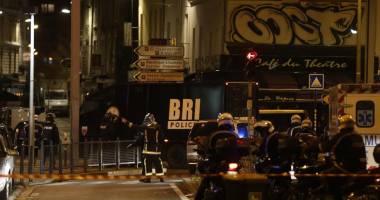 GALERIE FOTO / Schimburi de focuri la Paris. Presupusul organizator al atentatelor, ținta asaltului - 10