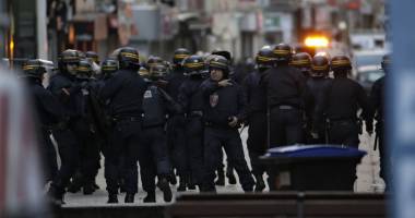 GALERIE FOTO / Schimburi de focuri la Paris. Presupusul organizator al atentatelor, ținta asaltului - 8