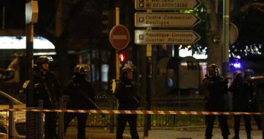 GALERIE FOTO / Schimburi de focuri la Paris. Presupusul organizator al atentatelor, ținta asaltului - 9