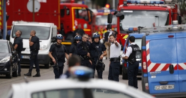 Stire din Actualitate : Atac terorist și intervenție divină,  în timpul Liturghiei. Bomba "a refuzat" să explodeze pe treptele altarului