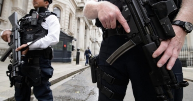 Stire din Actualitate : Poliția londoneză a arestat doi bărbați suspectați de pregătirea unor atacuri teroriste