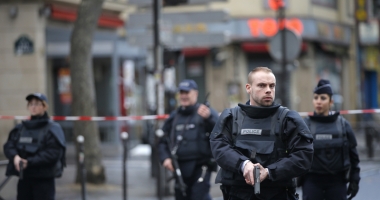 Stire din Actualitate : Atac armat în Paris.  Două victime