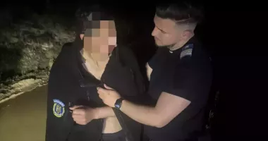 Stire din Eveniment : A scăpat ca prin minune. Un tânăr urmărit de urs, găsit în stare de șoc de jandarmi
