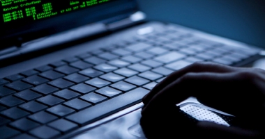 Stire din Actualitate : Atac cibernetic  în Marea Britanie. Mii de adrese de e-mail ale Guvernului, pe un site de matrimoniale