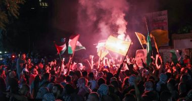 Stire din Actualitate : Protestatarii atacă ambasadele Israelului şi SUA din întreaga lume