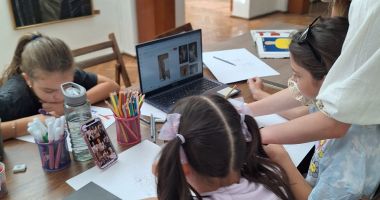 Stire din Cultură-Educație : Copiii au explorat lumea designului, împreună cu specialiștii Muzeului de Artă Constanța