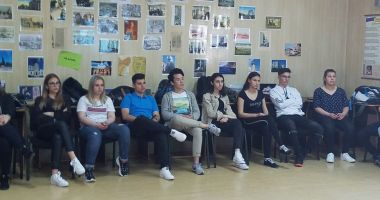Stire din Cultură-Educație : Atelierul "Votul meu contează!", la Colegiul Național "Mihai Eminescu"