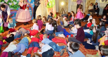 Stire din Cultură-Educație : Atelierul Zânelor, eveniment caritabil pentru copiii sărmani