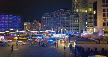 UPDATE. GALERIE FOTO-VIDEO / TEROARE LA BERLIN! Un camion A INTRAT ÎN MULTIME, la un târg de Crăciun. 9 morți și peste 50 răniți - 8