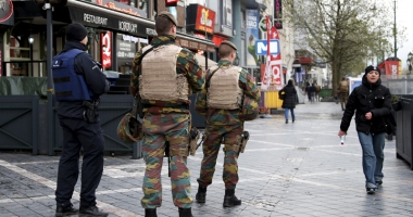 Stire din Actualitate : Atentate la Paris. Fratele lui Salah Abdeslam i-a cerut acestuia "să vorbească"