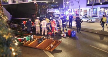 UPDATE. GALERIE FOTO-VIDEO / TEROARE LA BERLIN! Un camion A INTRAT ÎN MULTIME, la un târg de Crăciun. 9 morți și peste 50 răniți - 3