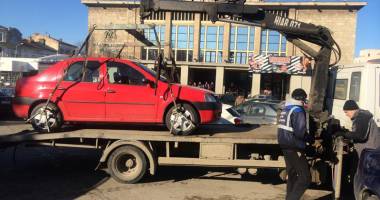 Stire din Eveniment : Atenție! Polițiștii locali ridică mașini