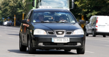 Stire din Eveniment : Permis de conducere doar cu înregistrare video și audio. Școlile de șoferi se revoltă: "Nu mai trimitem mașinile la examen"