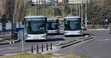 Stire din Social : ATENȚIE! Autobuzele de pe liniile 44 și 51 circulă deviat, astăzi
