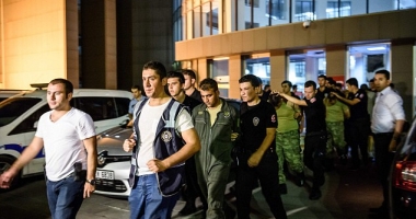 ATENȚIE, IMAGINI ȘOCANTE. Cum sunt "pedepsiți" militarii turci care au participat la tentative de lovitură de stat - 15